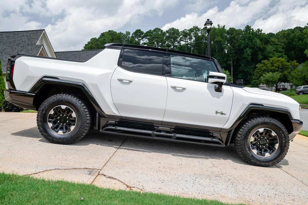 2022 GMC Hummer EV - Image 12 of 31