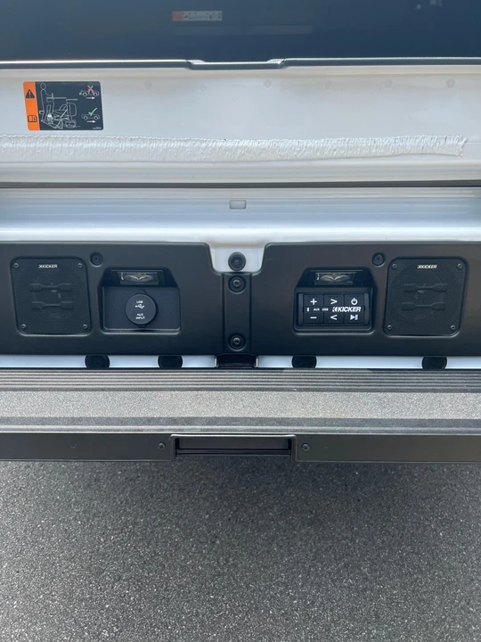 2022 GMC Hummer EV - Image 29 of 31