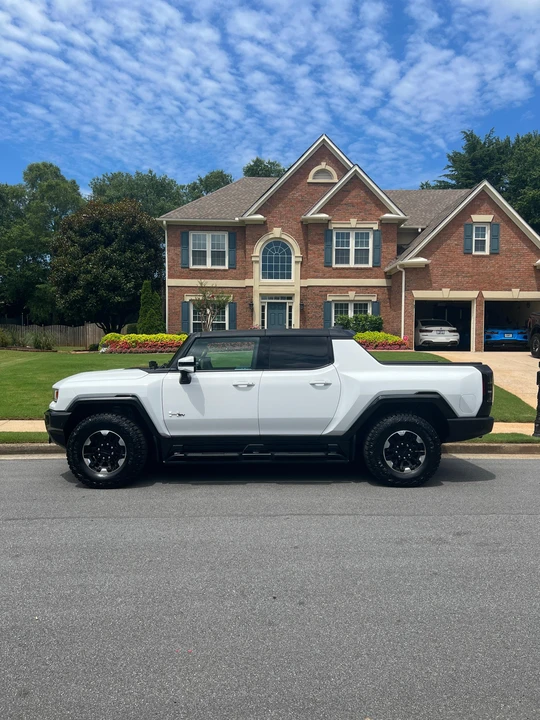2022 GMC Hummer EV - Image 8 of 31