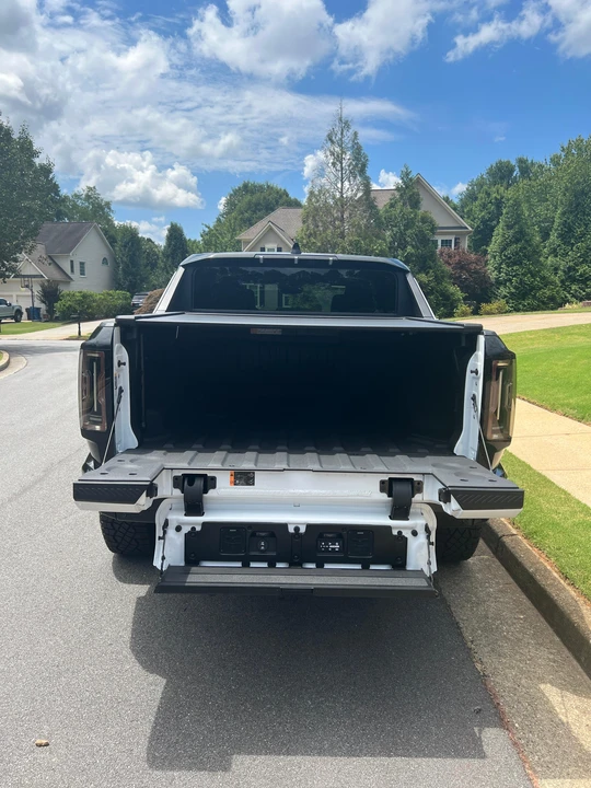 2022 GMC Hummer EV - Image 11 of 31