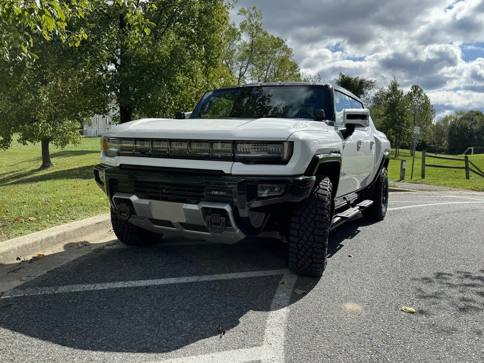 2022 GMC Hummer EV - Image 6 of 31