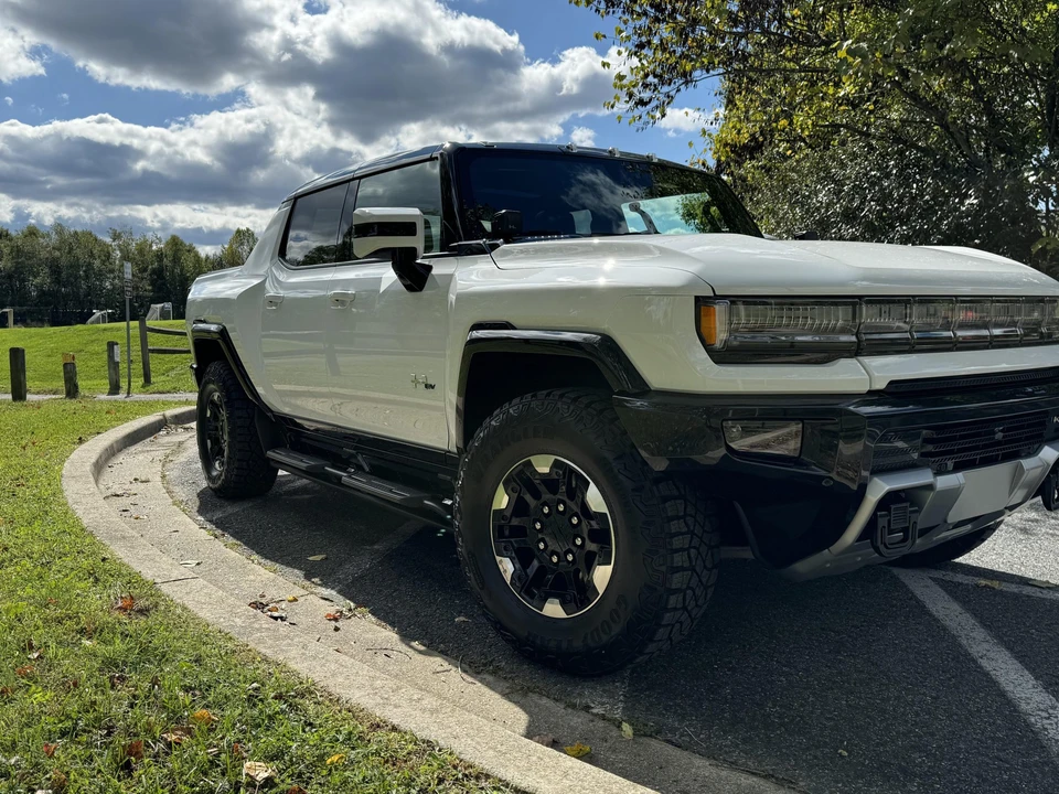 2022 GMC Hummer EV - Image 2 of 31