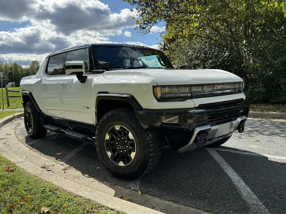 2022 GMC Hummer EV - Image 4 of 31