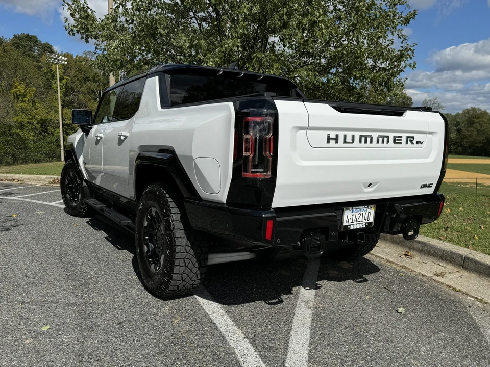 2022 GMC Hummer EV - Image 14 of 31
