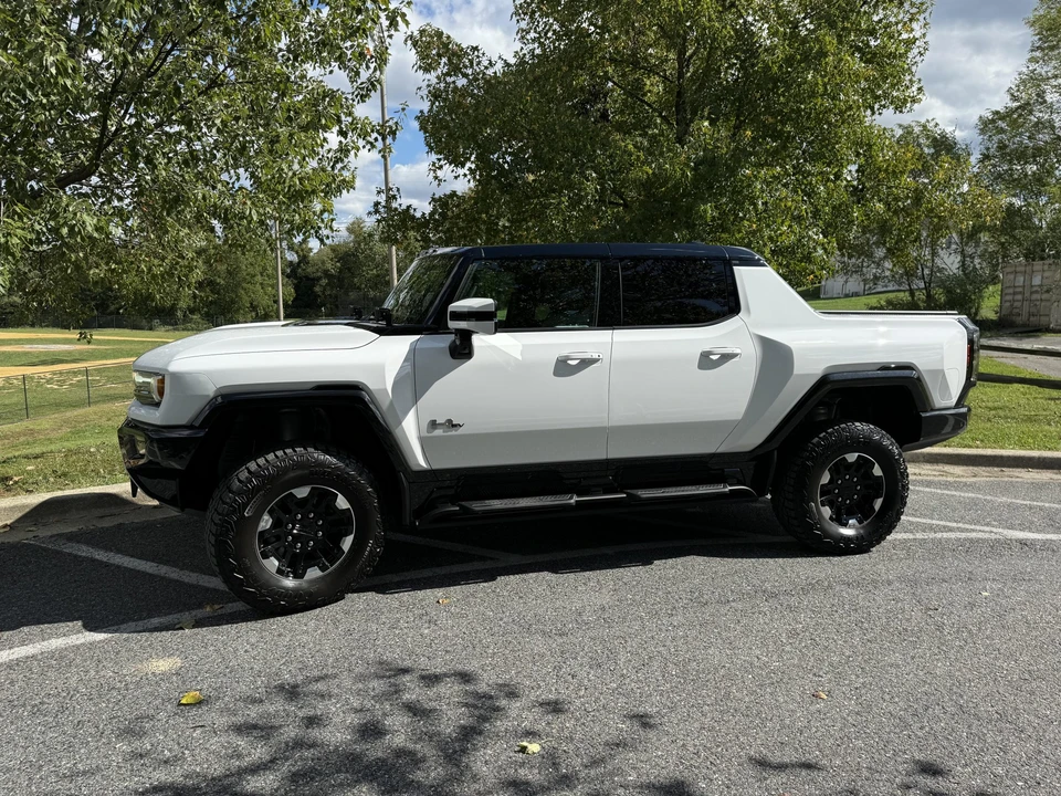 2022 GMC Hummer EV - Image 12 of 31