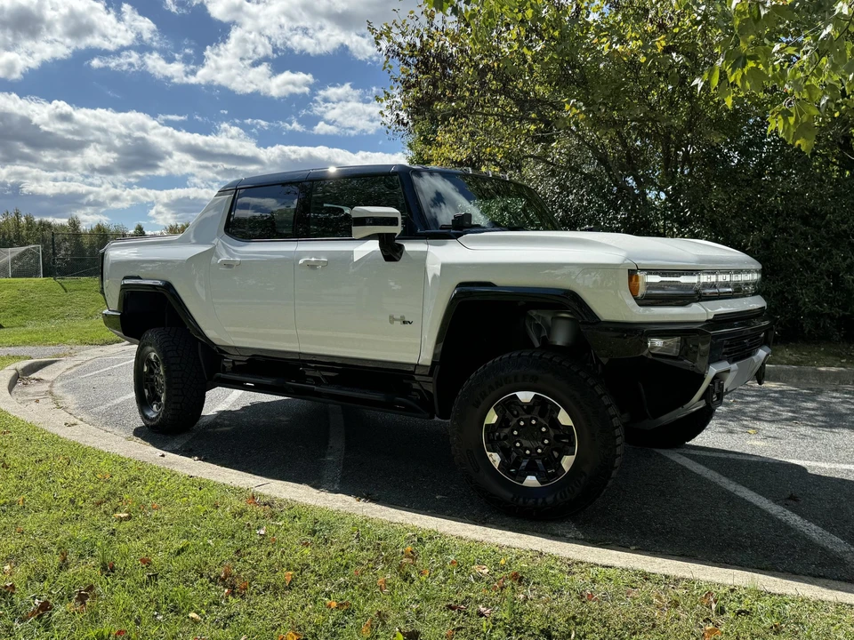 2022 GMC Hummer EV - Image 19 of 31