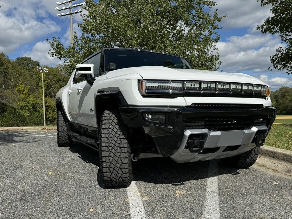 2022 GMC Hummer EV - Image 21 of 31