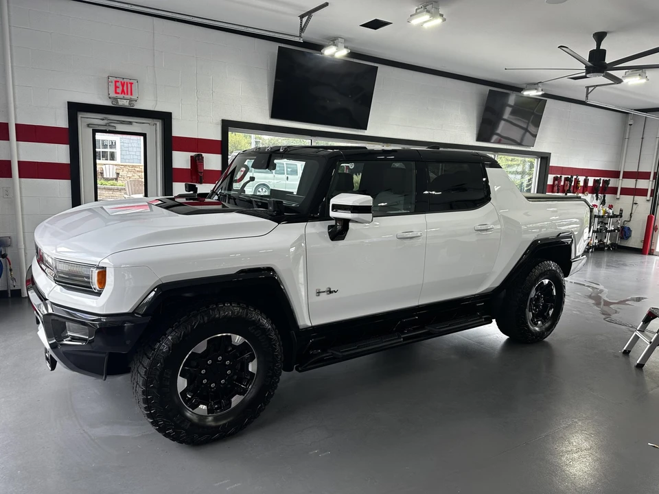 2022 GMC Hummer EV - Image 23 of 31