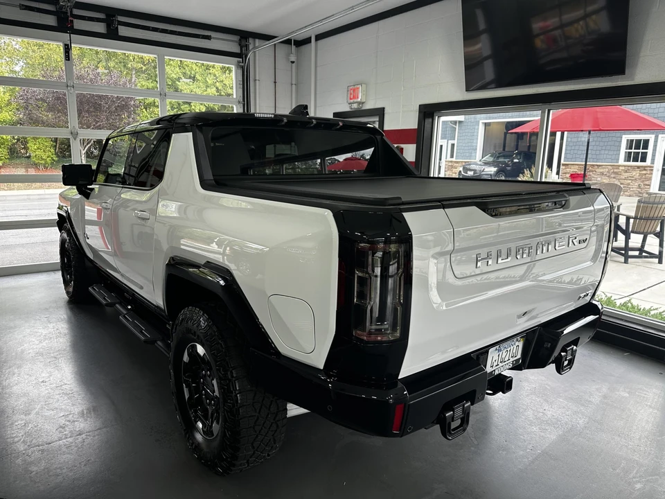 2022 GMC Hummer EV - Image 24 of 31