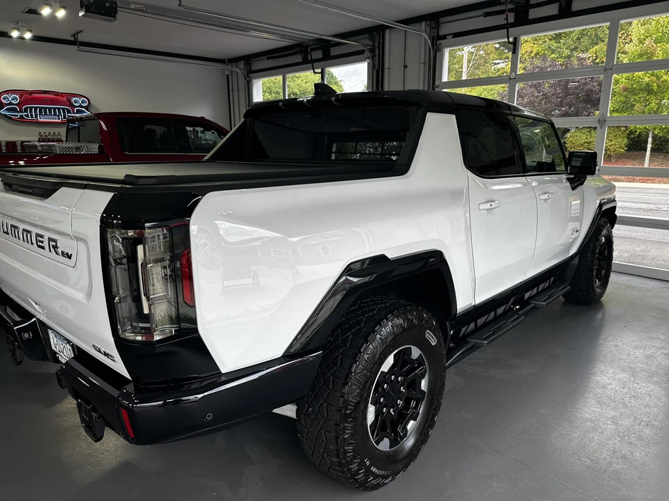 2022 GMC Hummer EV - Image 25 of 31