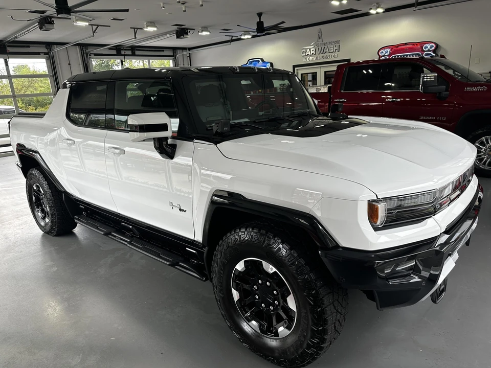 2022 GMC Hummer EV - Image 20 of 31