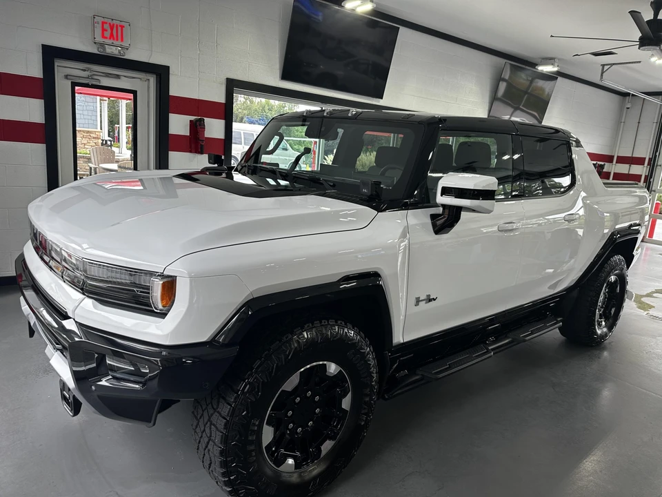 2022 GMC Hummer EV - Image 22 of 31