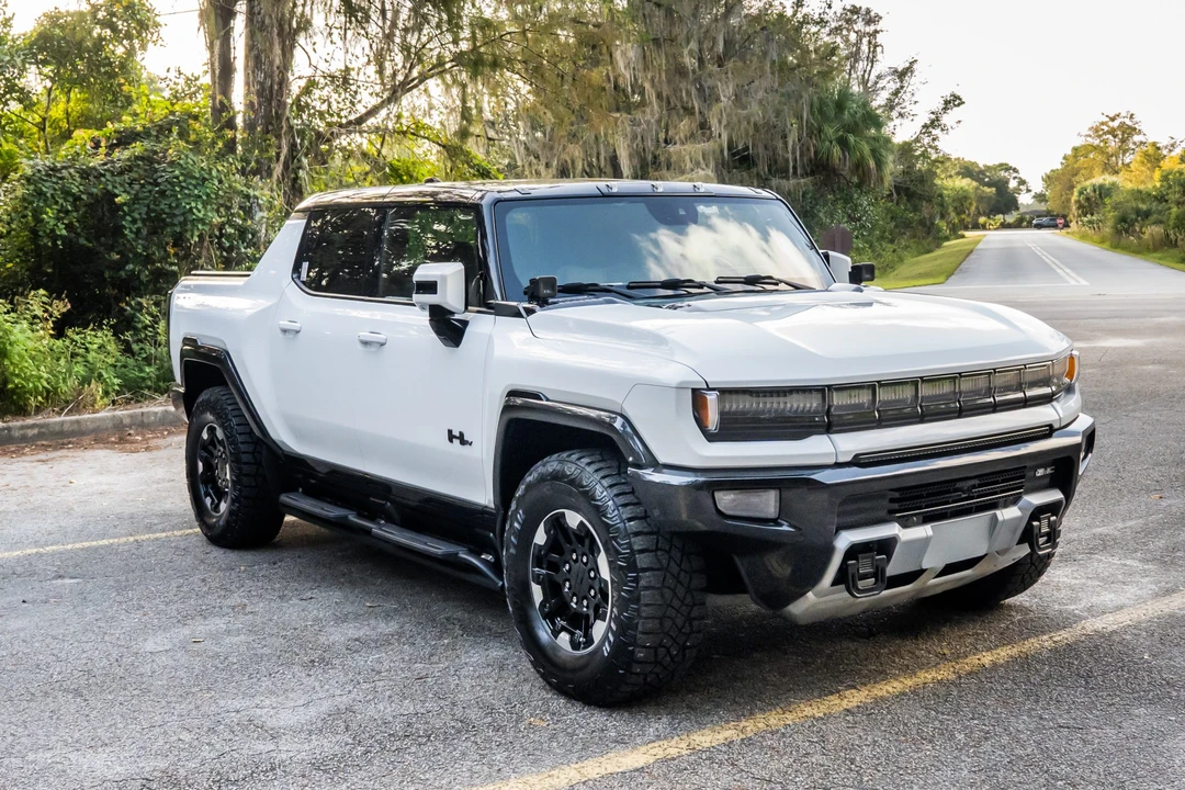 2022 GMC Hummer EV - Image 8 of 31