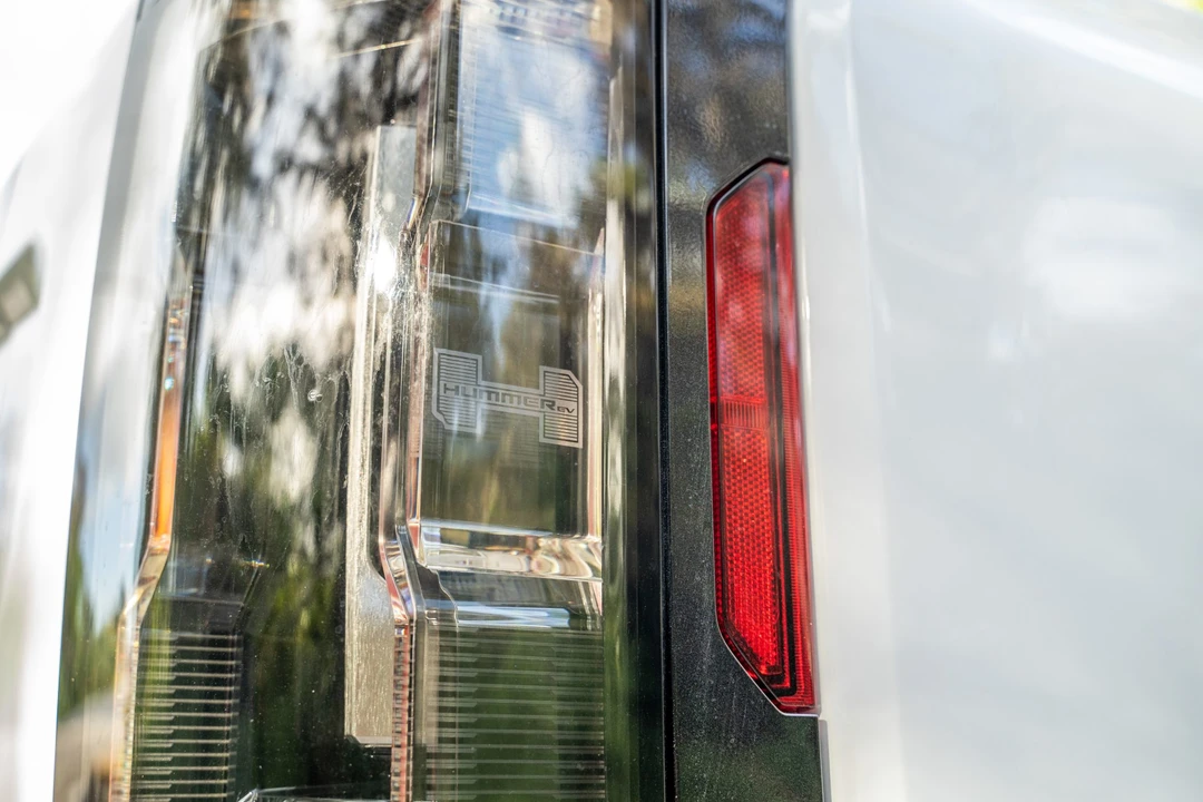 2022 GMC Hummer EV - Image 23 of 31