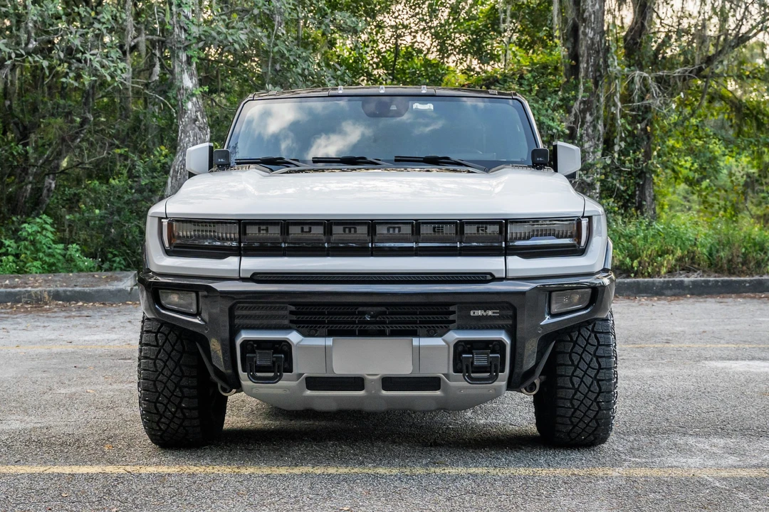 2022 GMC Hummer EV - Image 9 of 31