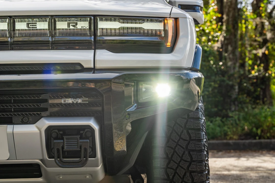 2022 GMC Hummer EV - Image 18 of 31
