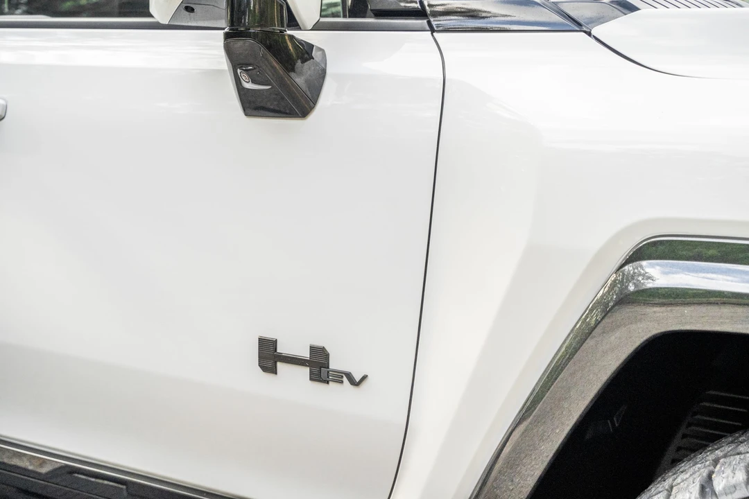 2022 GMC Hummer EV - Image 29 of 31