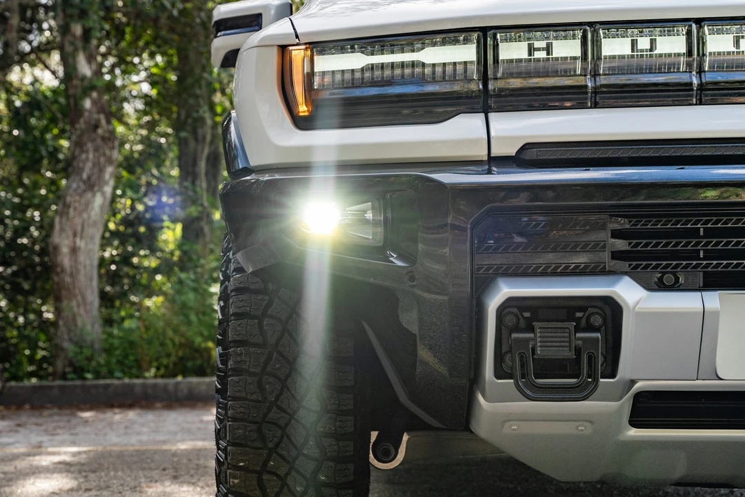 2022 GMC Hummer EV - Image 17 of 31