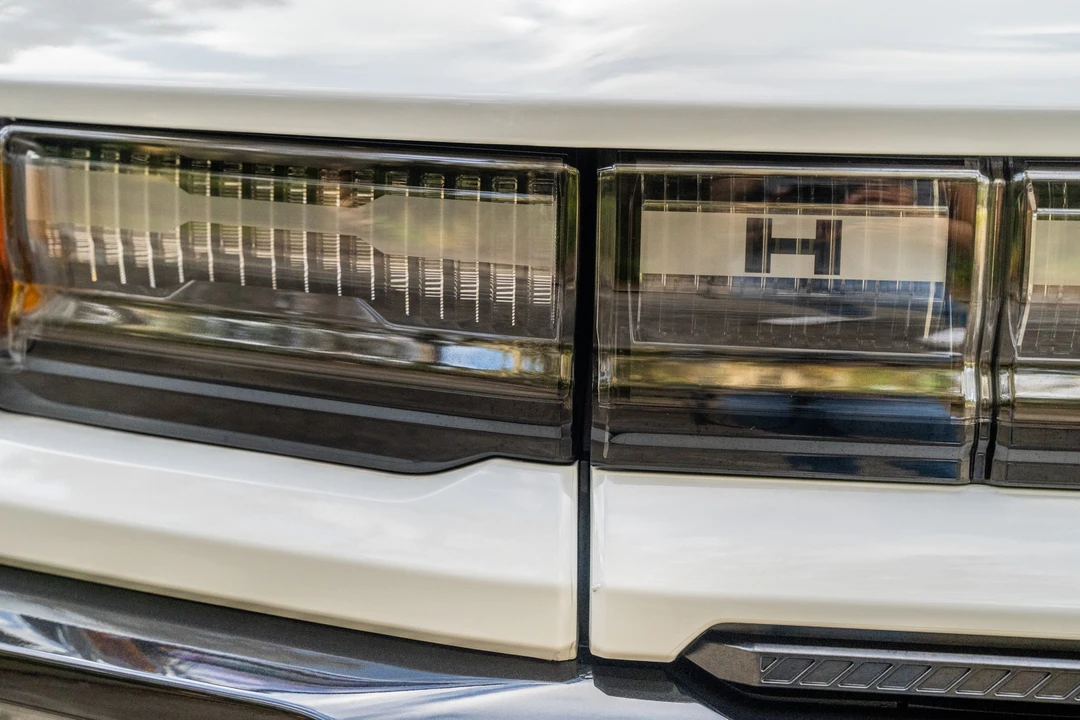 2022 GMC Hummer EV - Image 19 of 31