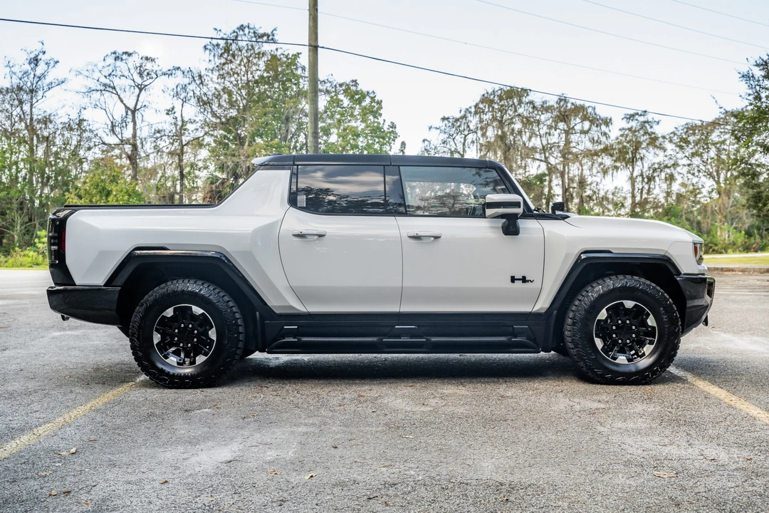 2022 GMC Hummer EV - Image 7 of 31