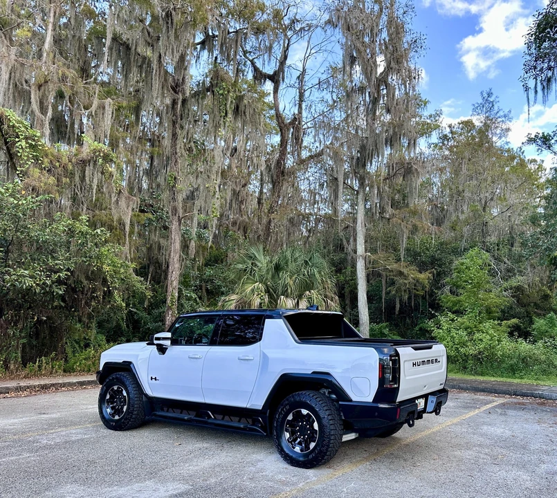 2022 GMC Hummer EV - Image 14 of 31