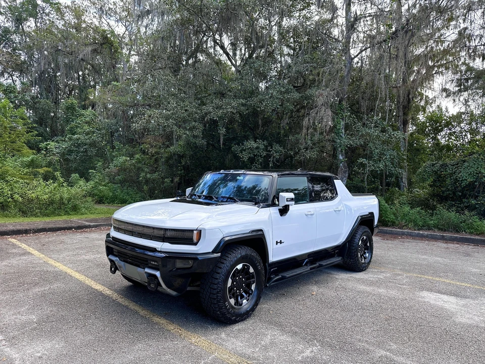 2022 GMC Hummer EV - Image 10 of 31
