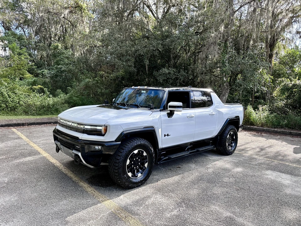 2022 GMC Hummer EV - Image 11 of 31