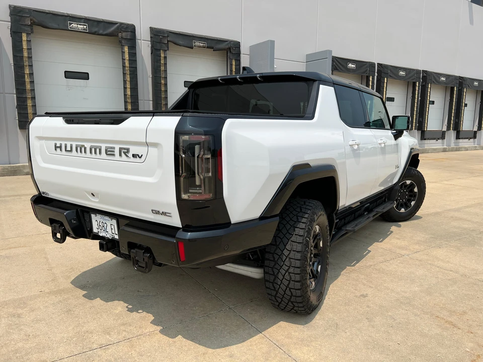 2022 GMC Hummer EV - Image 16 of 31