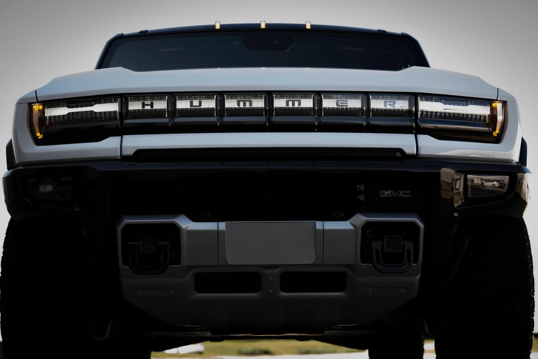 2022 GMC Hummer EV - Image 21 of 31