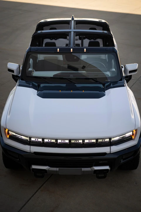 2022 GMC Hummer EV - Image 22 of 31