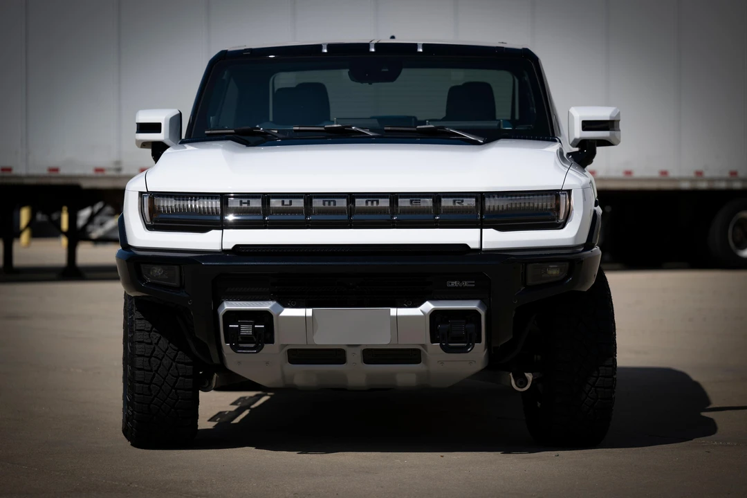 2022 GMC Hummer EV - Image 8 of 31