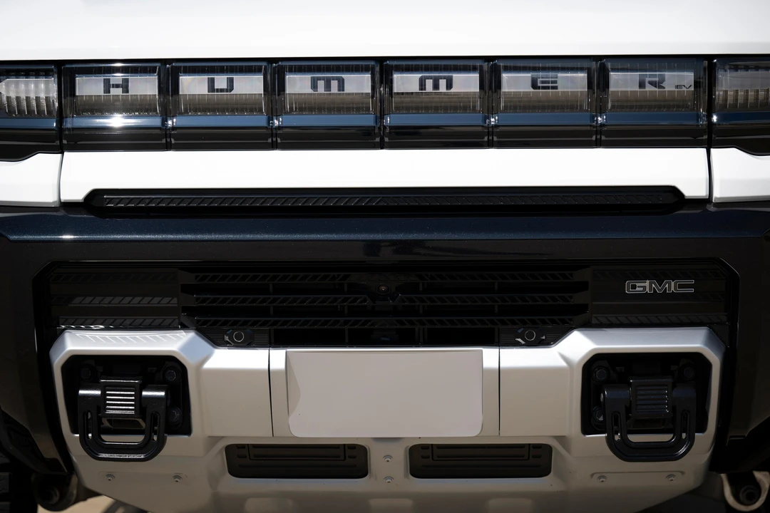 2022 GMC Hummer EV - Image 23 of 31