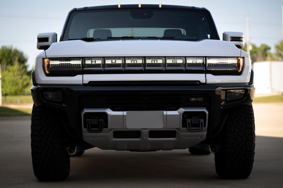 2022 GMC Hummer EV - Image 7 of 31