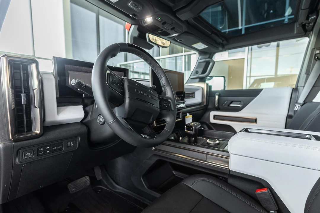 2022 GMC Hummer EV - Image 30 of 31