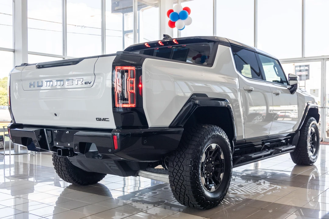 2022 GMC Hummer EV - Image 4 of 31