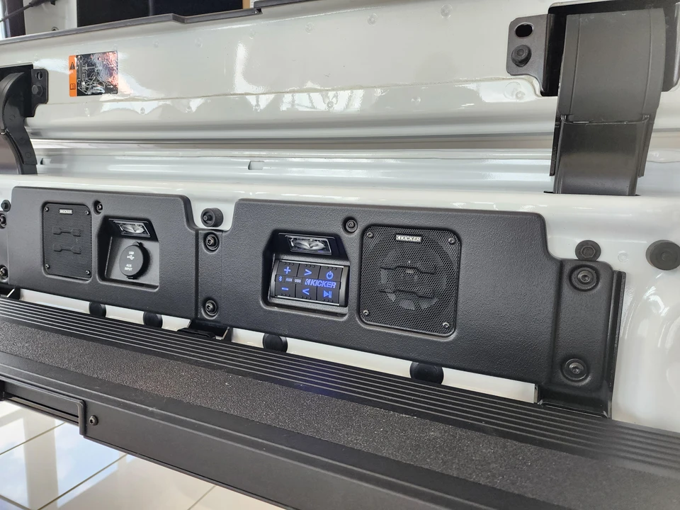 2022 GMC Hummer EV - Image 25 of 31