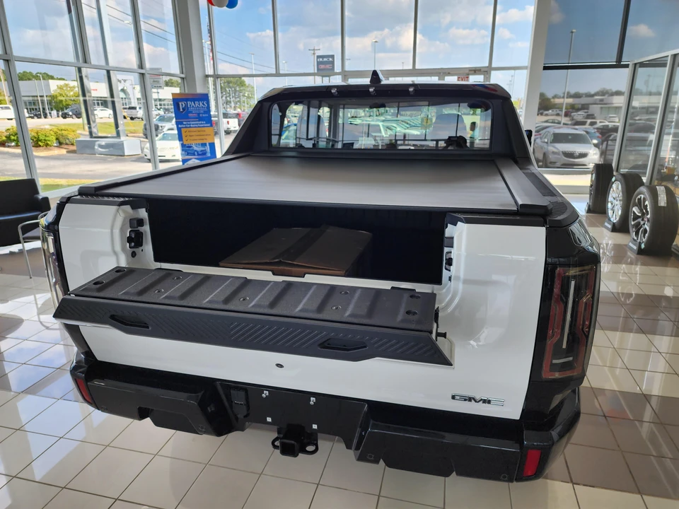 2022 GMC Hummer EV - Image 15 of 31