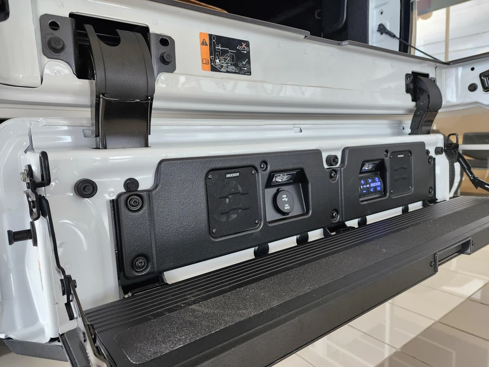 2022 GMC Hummer EV - Image 23 of 31
