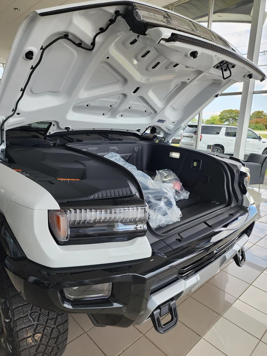 2022 GMC Hummer EV - Image 9 of 31