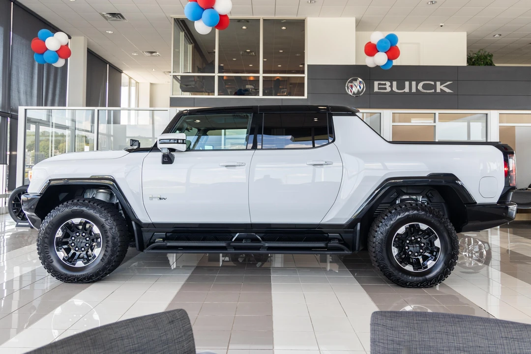2022 GMC Hummer EV - Image 3 of 31