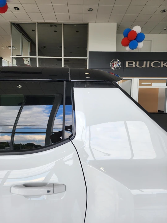 2022 GMC Hummer EV - Image 18 of 31