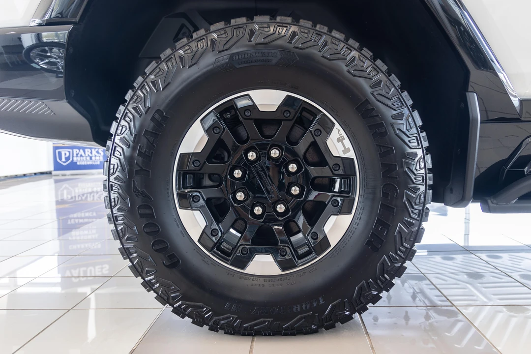 2022 GMC Hummer EV - Image 28 of 31