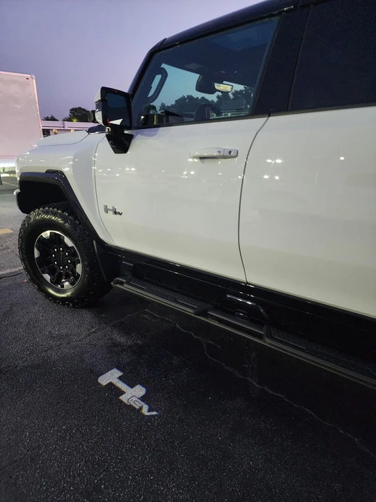 2022 GMC Hummer EV - Image 17 of 31