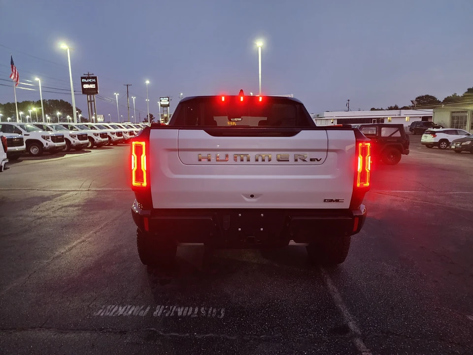 2022 GMC Hummer EV - Image 11 of 31