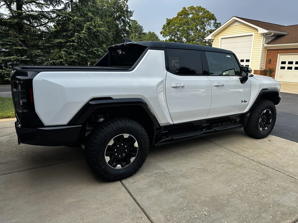 2022 GMC Hummer EV - Image 6 of 31