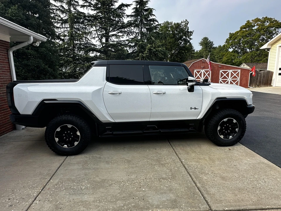 2022 GMC Hummer EV - Image 5 of 31