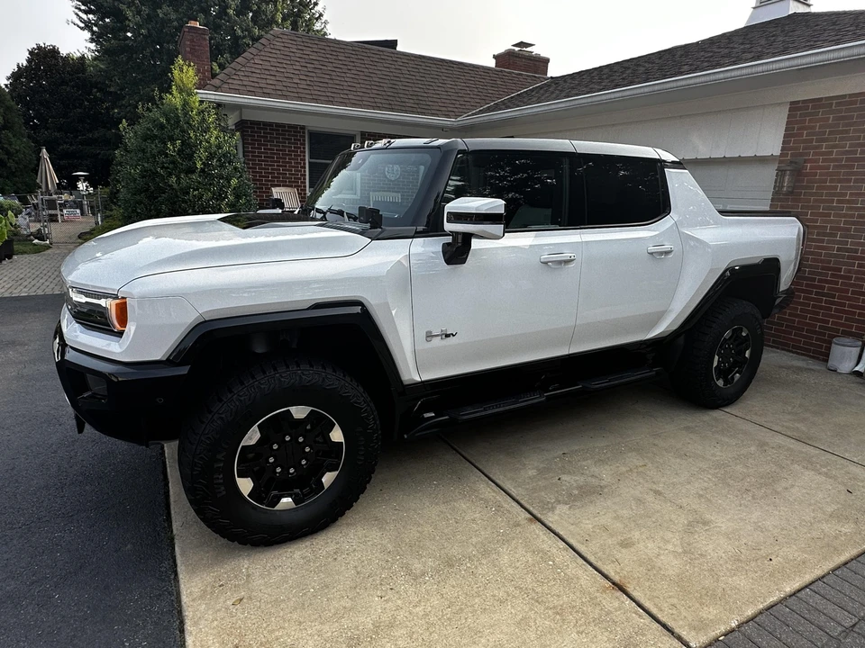 2022 GMC Hummer EV - Image 11 of 31