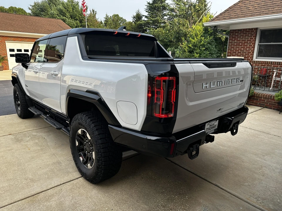 2022 GMC Hummer EV - Image 8 of 31