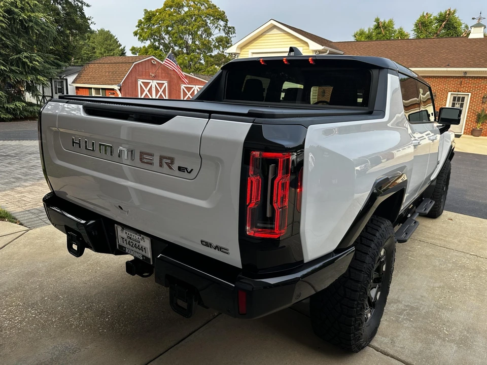 2022 GMC Hummer EV - Image 7 of 31