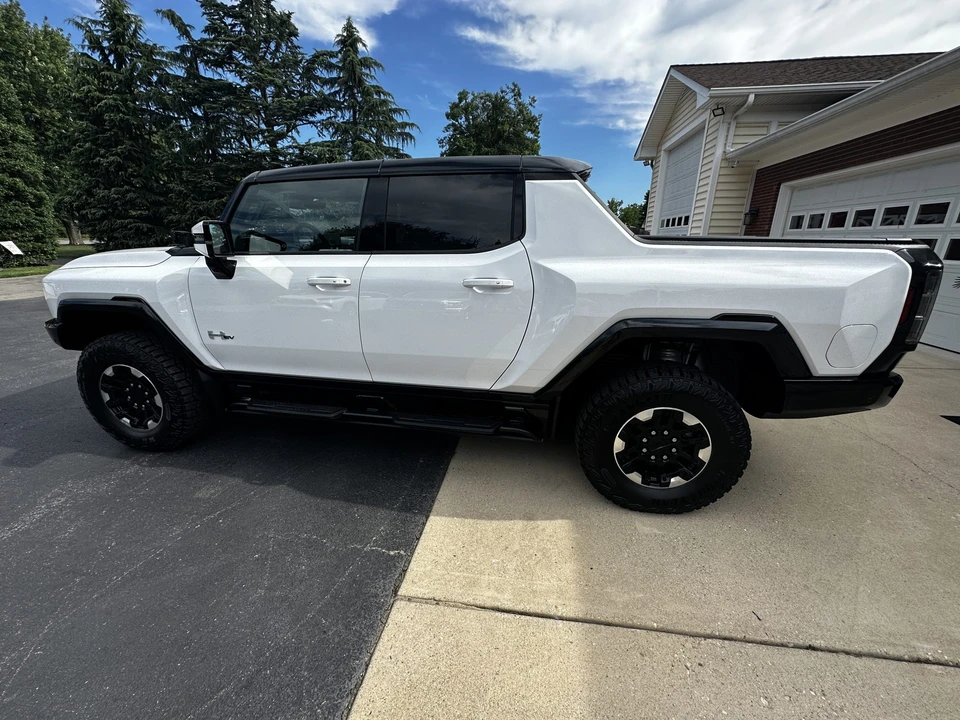 2022 GMC Hummer EV - Image 21 of 31